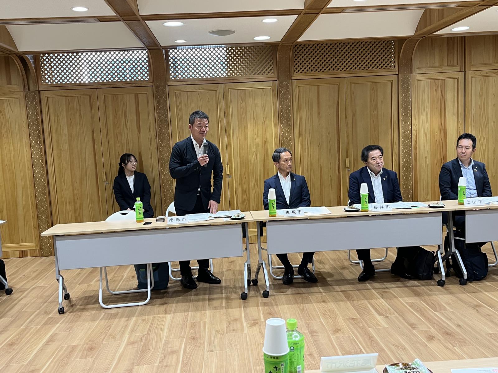 山形県市長会で新任の挨拶をする柴田市長