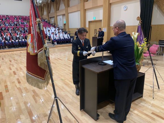 任免式　交付