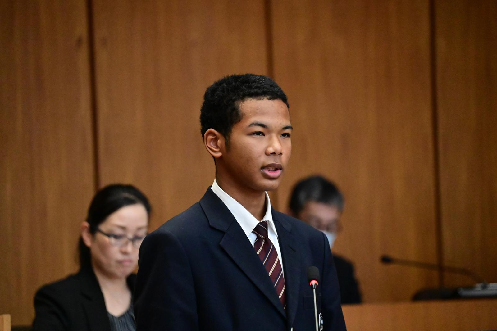 活動をふりかえるシランカ市長