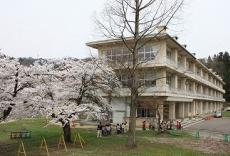 南陽市立漆山小学校