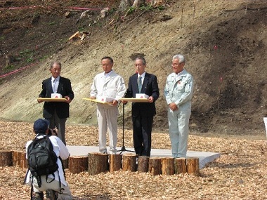 緑化功労者表彰を受賞された皆さん(左から加藤善次郎氏、川合要一氏)